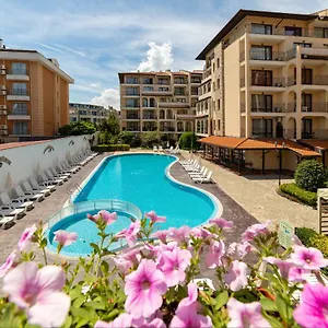 アパートホテル Tourist Complex Rose Village, サニービーチ
